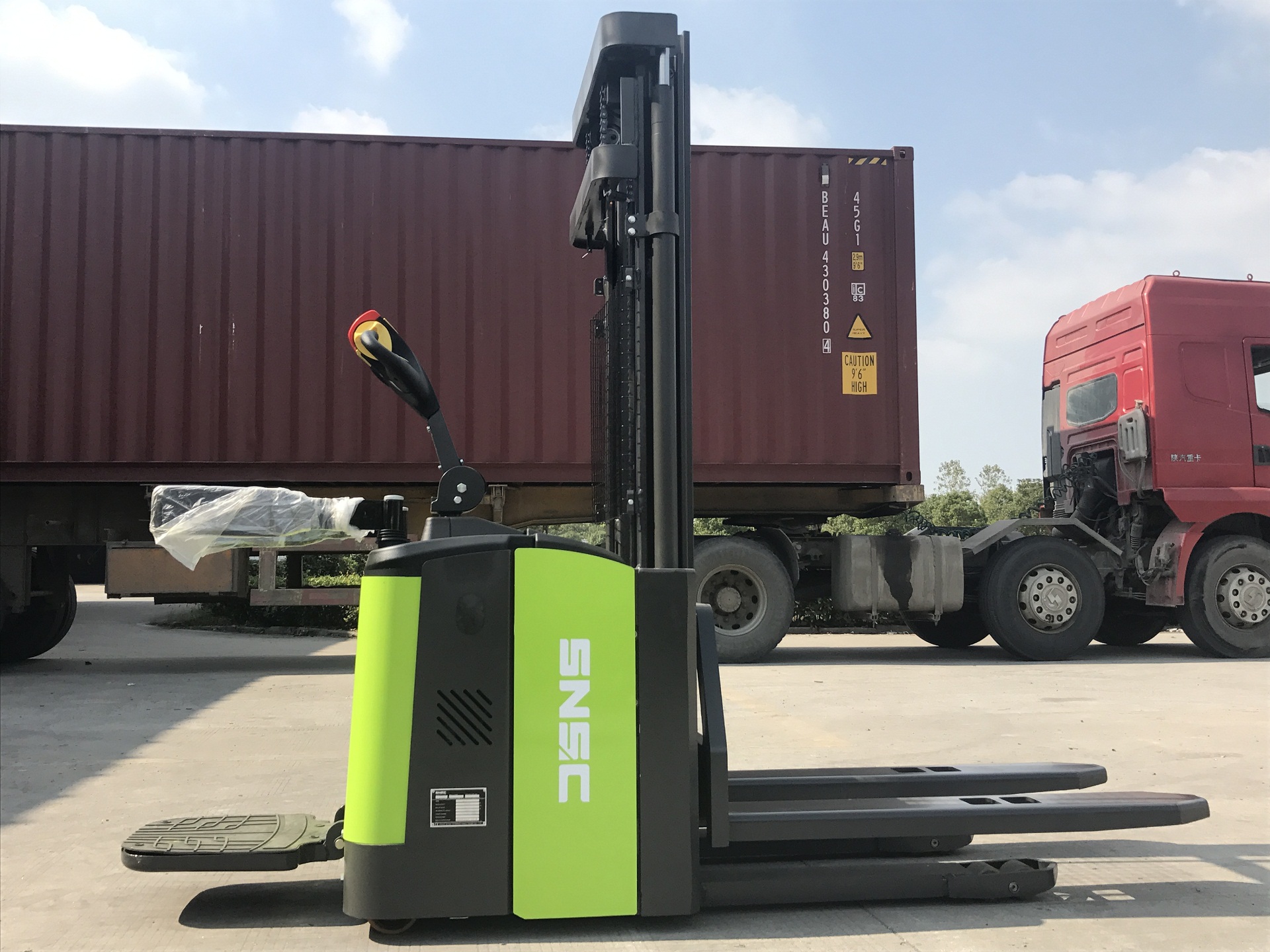 SNSC DB20 2 TON ELECTRIC STACKER to Kuwait