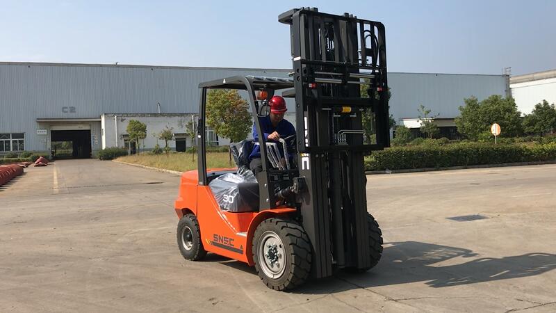 SNSC FD30 3T Diesel Forklift Truck to Guadeloupe