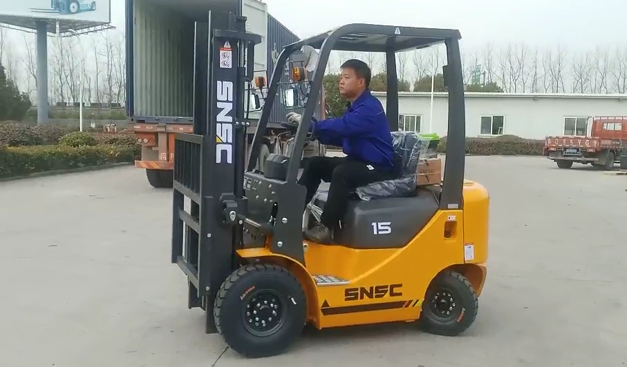 SNSC FD15 1.5T Diesel Forklift Truck to Uzbekistan